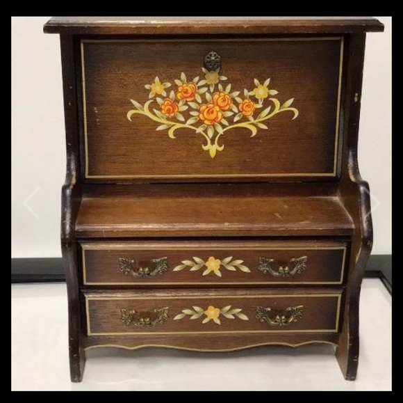 Jewelry box - Picture 1 of 2